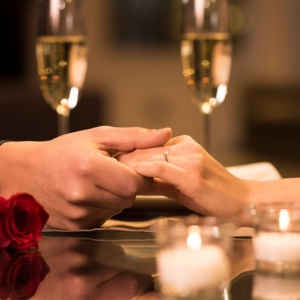 Připravte se na romantiku: 5 jednoduchých tipů, jak zazářit na valentýnské večeři
