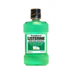 Chrup Listerine Freshburst ústní voda