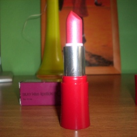 Hedvábná rtěnka Silky Kiss Oriflame Beauty - Rose Damask - foto č. 1