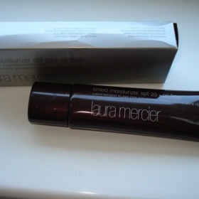 Laura Mercier Oil Free Tinted Moisturizer SPF 20