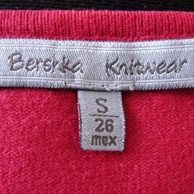 Krátký červený svetřík Bershka