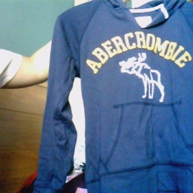 Abercrombie and Fitch tmavě modrá mikinka s kapucou - foto č. 1