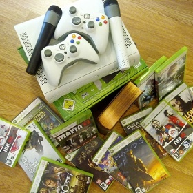 Xbox 360 - 15 her - 2 ovladače - 256 MB