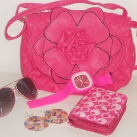 Růžová kabelka v sadě s dárky