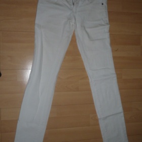 Bílé bokové rifle zn: Revers Jeans