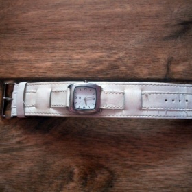 Bílé hodinky Ann Christine