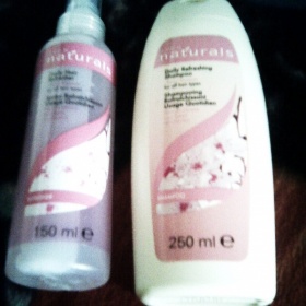 Šampon s třešňovým květem 250 ml a sprej na vlasy s třešňovým květem 150 ml - foto č. 1