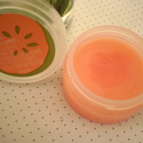 White tea deodorant spray zn. Body Basic & Pink guava Lip balm zn. THE Body Shop - foto č. 1