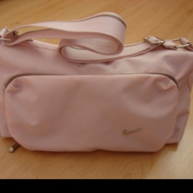 Světle růžová crossbody kabelka nike