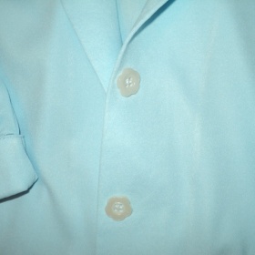 Světle modrá košile SabraSports s knoflíky ve tvaru kytek