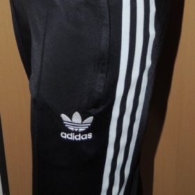 Černo bílé tepláky Adidas