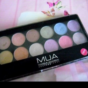 Paleta očních stínů Pretty Pastels MUA