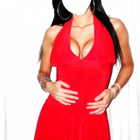 Červené šaty z Paříže - foto č. 1
