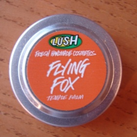 Lush Flying Fox, tuhý balzám na spánky/parfém