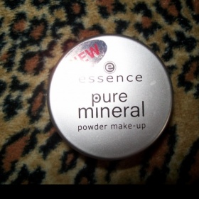 Mineralní pudr Essence 002